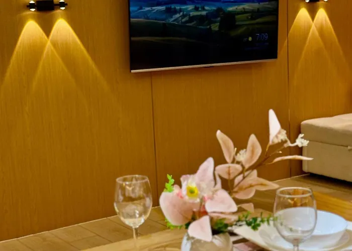 Venice Luxe Homey , Pool, Sauna, Canal Mall For 3 Guests Only Apartment