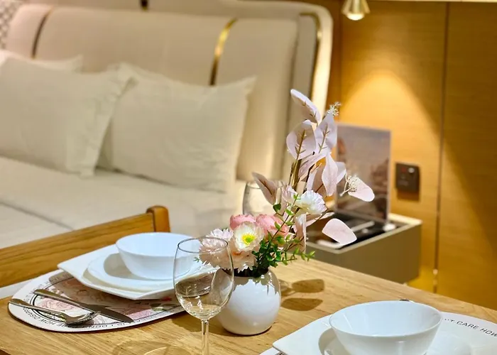 Venice Luxe Homey , Pool, Sauna, Canal Mall For 3 Guests Only Manila