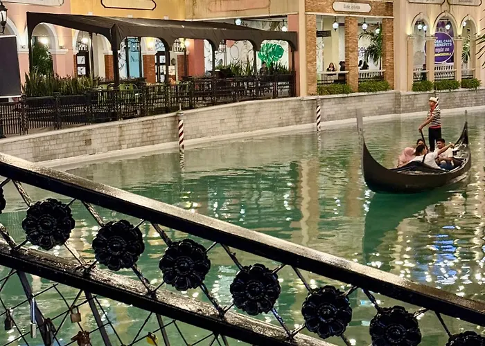 Venice Luxe Homey , Pool, Sauna, Canal Mall For 3 Guests Only * Manila