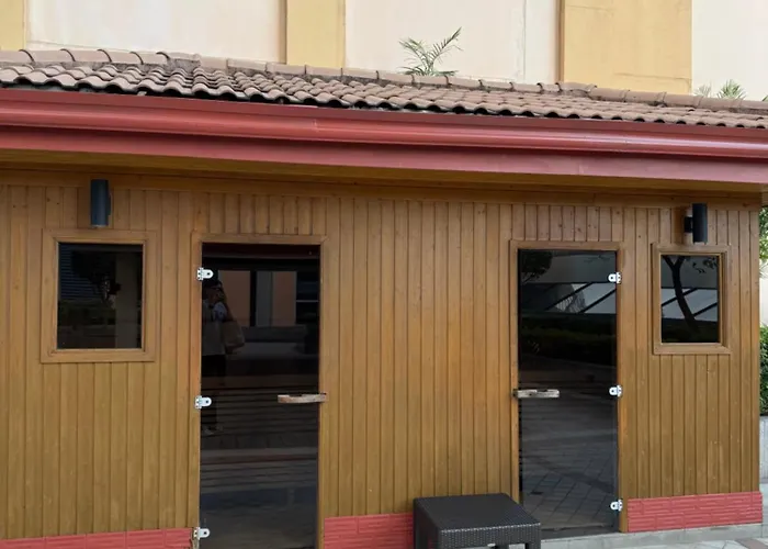 Venice Luxe Homey , Pool, Sauna, Canal Mall For 3 Guests Only Apartment *