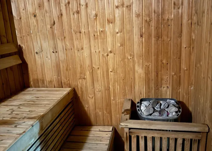 Venice Luxe Homey , Pool, Sauna, Canal Mall For 3 Guests Only * Manila