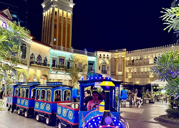 Venice Luxe Homey , Pool, Sauna, Canal Mall For 3 Guests Only * Manila