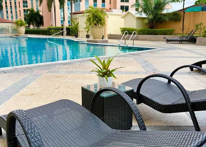 Venice Luxe Homey , Pool, Sauna, Canal Mall For 3 Guests Only Apartment