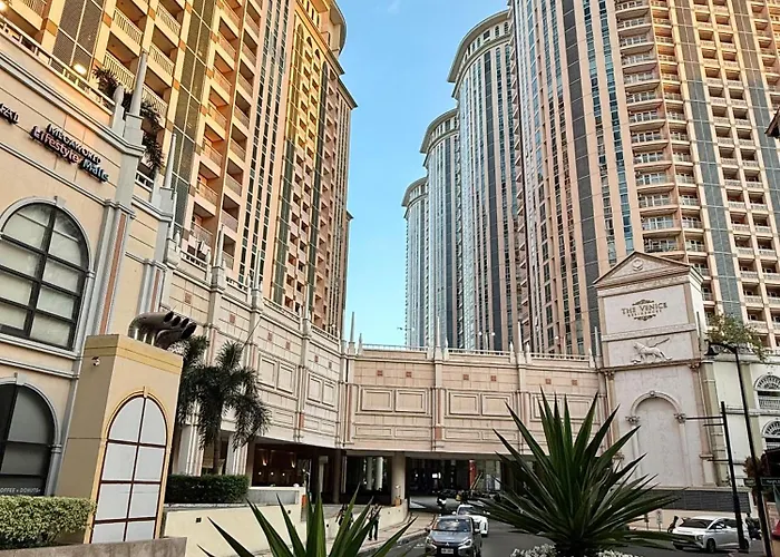 Venice Luxe Homey , Pool, Sauna, Canal Mall For 3 Guests Only *