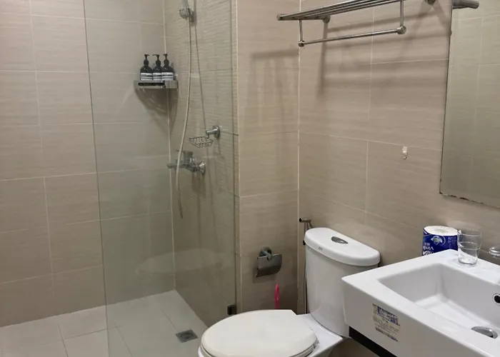 Venice Luxe Homey , Pool, Sauna, Canal Mall For 3 Guests Only * Manila