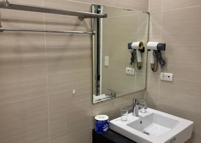 Venice Luxe Homey , Pool, Sauna, Canal Mall For 3 Guests Only Manila